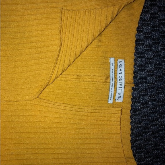 Urban outfitters cropped sweater - Picture 2 of 3